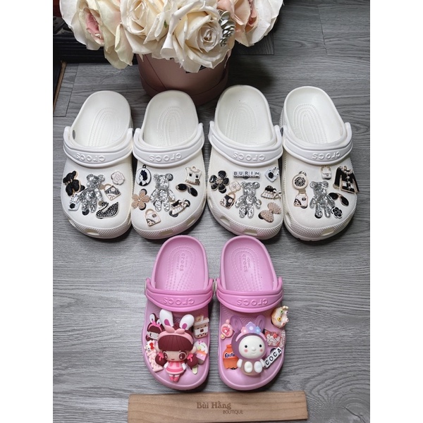 Dép crocs xuất xịn fullcharm TÊN!Khách mua ghi chú  TRAI hay GÁI để shop mix
