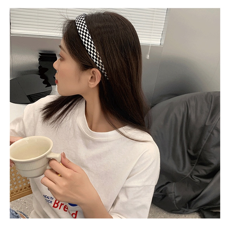 Cột tóc scrunchies cài tóc sọc caro đen trắng hàn quốc hot Tiluca S52