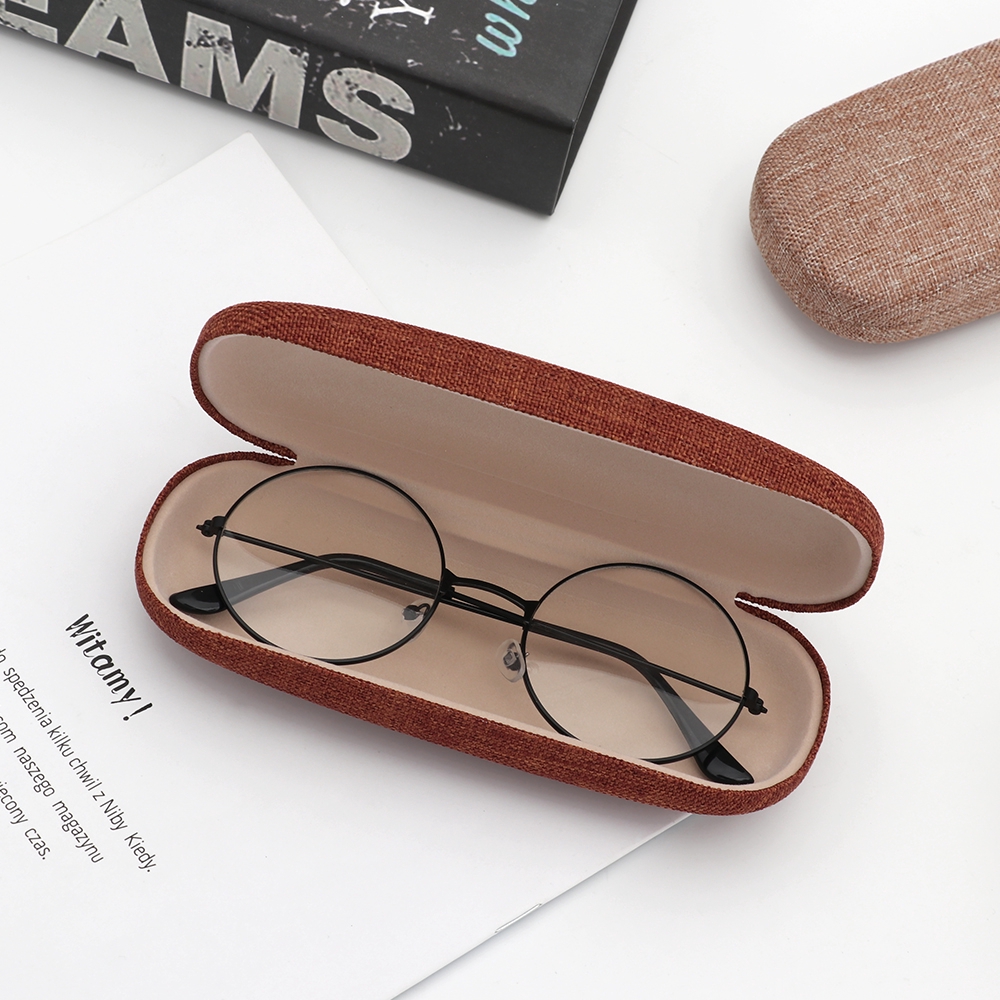 Hộp cứng tiện dụng để đựng đồ dùng cá nhân