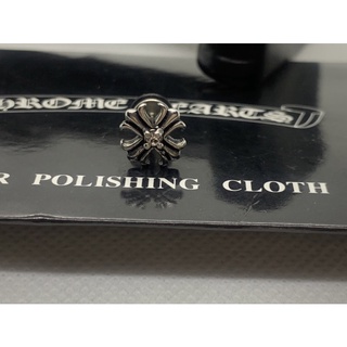 Khuyên tai, bông tai unisex Chrome Heart 4 cánh đính đá bạc.