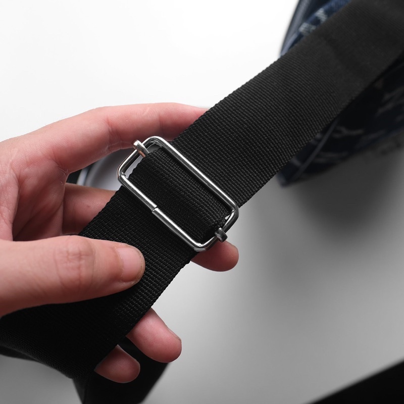 Túi đeo chéo ny mlb denim dáng đứng unisex chất bò có tem mác