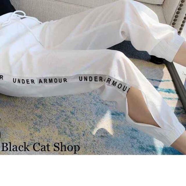 Quần jogger đũi xước viền chữ phối lưới bo gấu thời trang  cao cấp( HOT TREND)