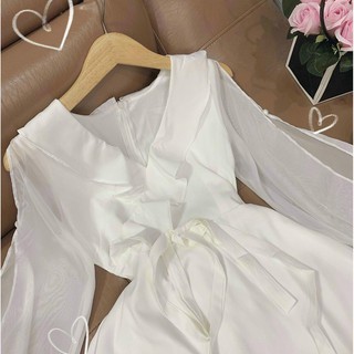 Đầm trắng tay voan cut out