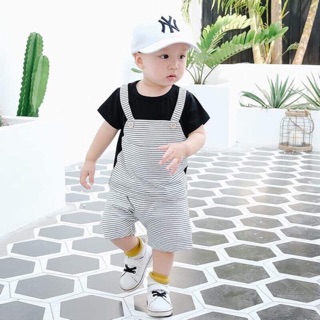 Bộ kẻ bé trai giả yếm
