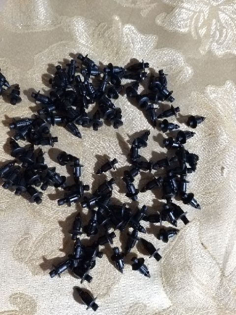 Chốt bấm nhựa xe máy