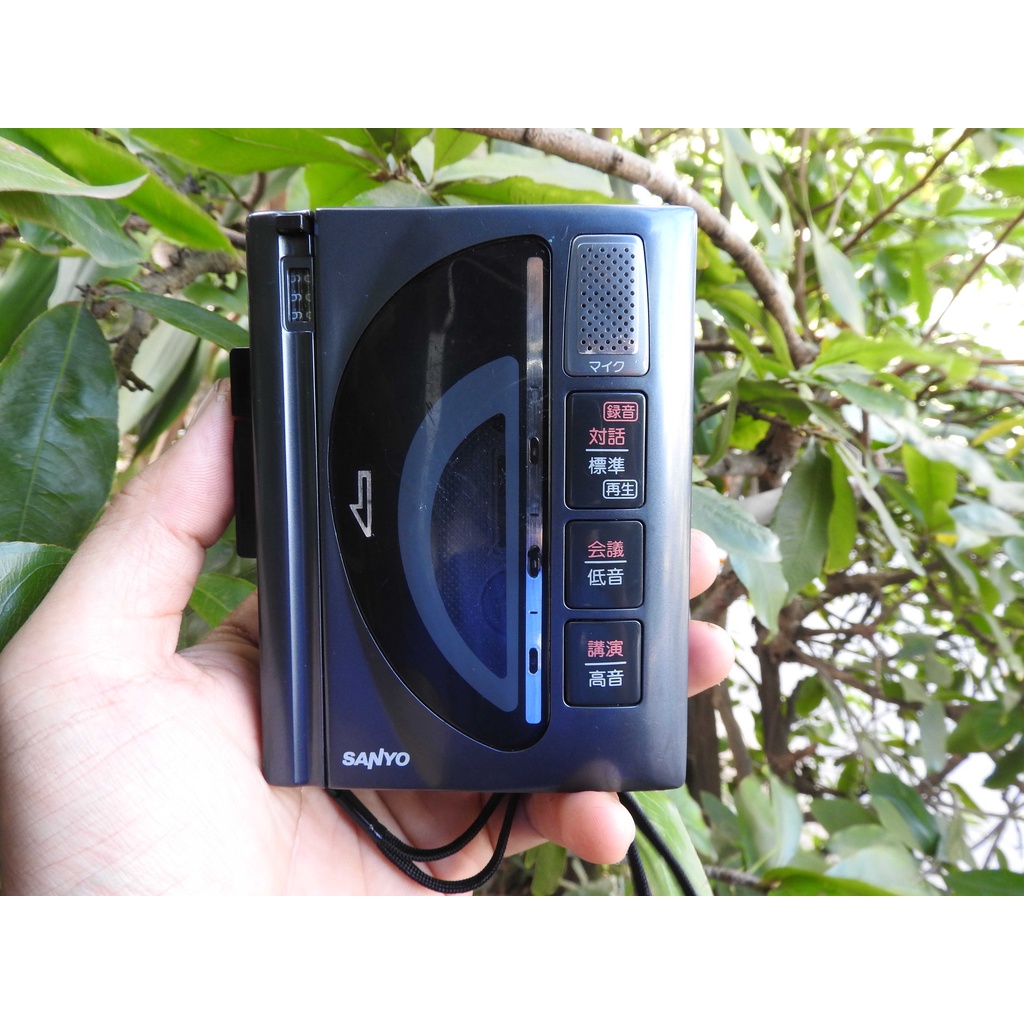 Máy nghe nhạc Cassette Sanyo MR-57 có loa ngoài nghe hay có 3 chế độ phát nhạc kiểu máy đẹp