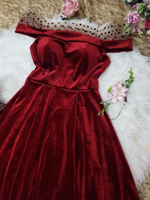 Đầm nhung xoè trễ vai phối lưới bi cao cấp