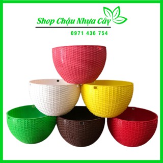 Chậu nhựa treo giả đan mây.