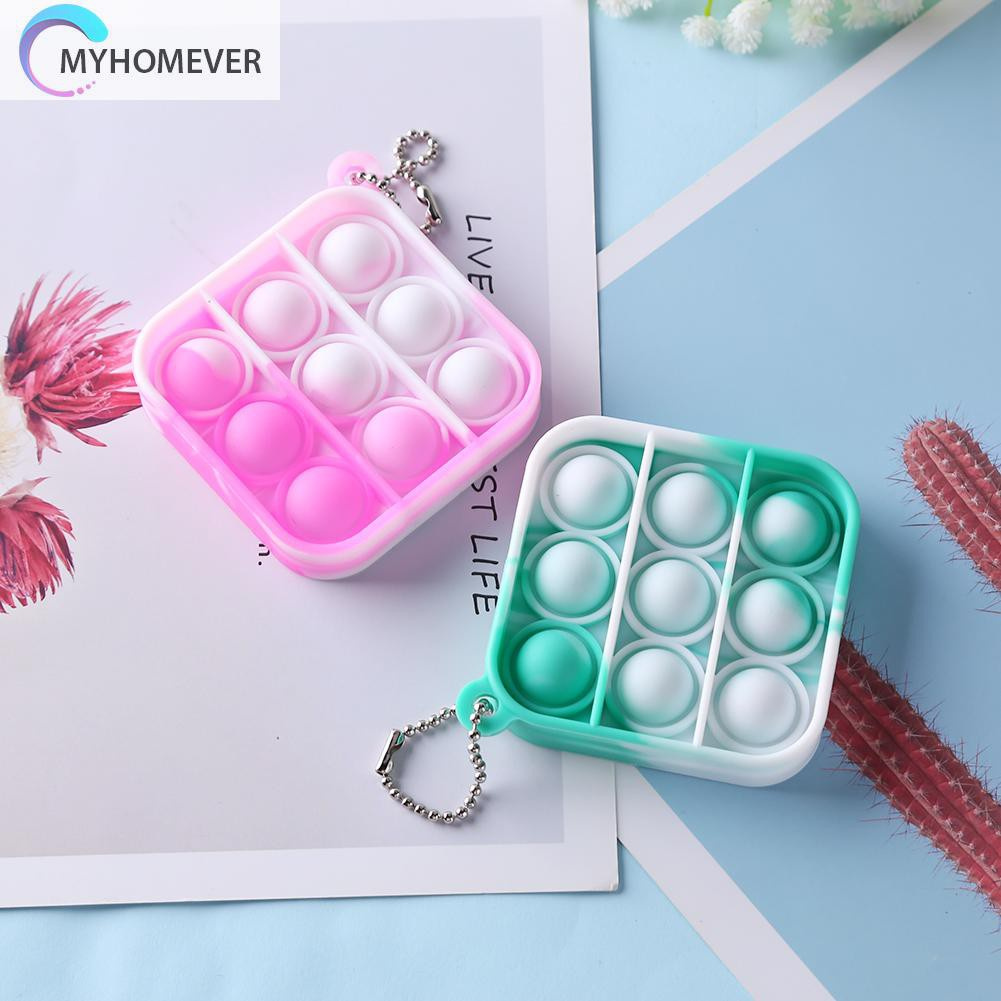 Móc khóa đồ chơi nhấn bóng bóp dùng để giải tỏa căng thẳng hiệu quả