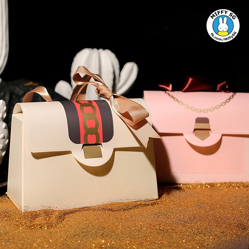 Túi giấy đựng quà hình túi xách và ngôi nhà | BigBuy360 - bigbuy360.vn