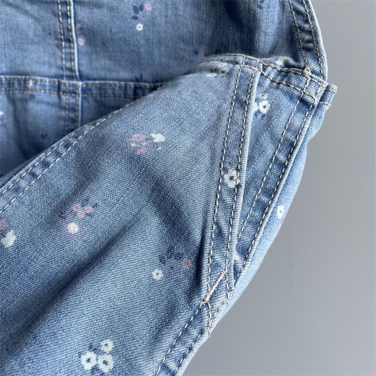 Váy yếm jean hoa Cat&Jack