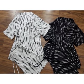 Lanh chấm bi đen nền trắng