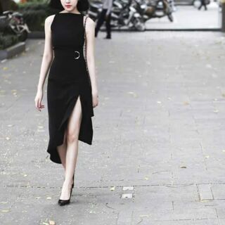 Đầm xẻ tà xéo đen - đỏ (kèm hình thật)