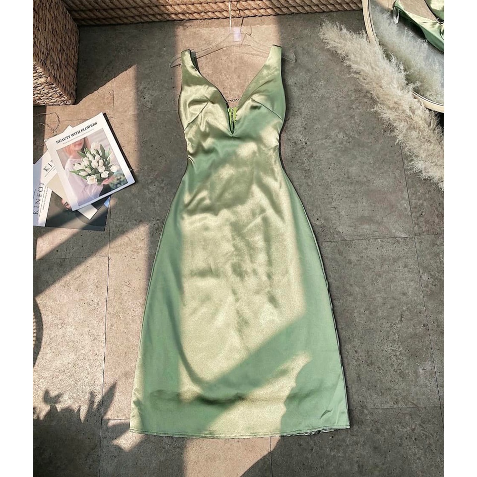 Váy lụa xẻ ngực TKCC 3 màu