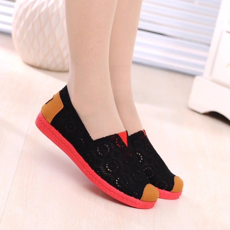 Giày slip on ren đen sang trọng siêu thoáng | BigBuy360 - bigbuy360.vn