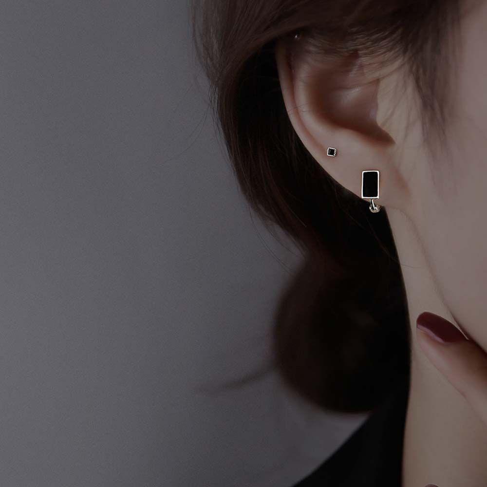 Khuyên Tai Hình Vuông Màu Đen Phong Cách Punk Thanh Lịch Dành Cho Nữ