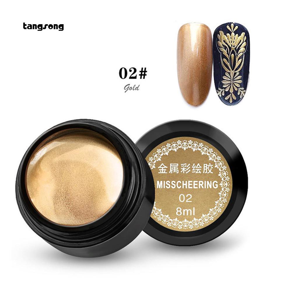 Sơn gel làm móng hong khô dưới ánh đèn LED