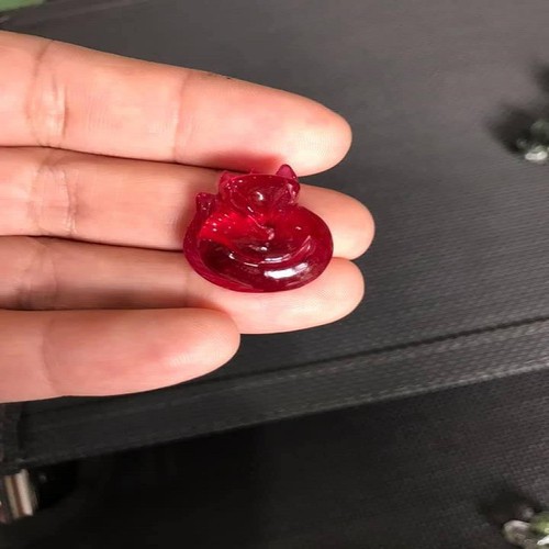 MẶT DÂY CHUYỀN HỒ LY 9 ĐUÔI MÀU ĐỎ