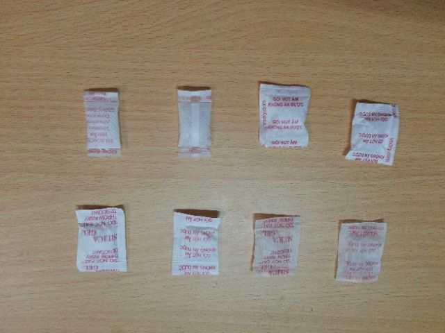 Hạt hút ẩm gói 1g chữ màu đỏ giá 70k/1kg,chữ màu đen 62k/1kg