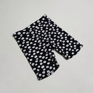 Quần biker short F21 daisy hoa cúc
