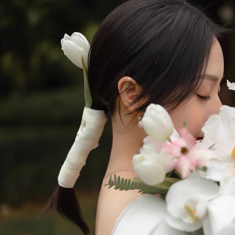 Dây ruy băng đính hoa Tulip giả đơn giản dành cho cô dâu