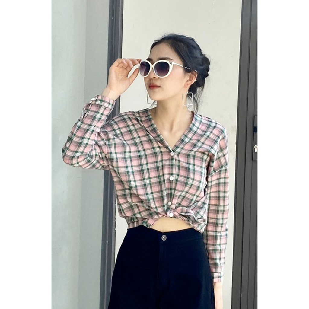 Áo sơ mi nữ form rộng tay dài kẻ caro cổ tim ASW0207 - 92Wear | BigBuy360 - bigbuy360.vn