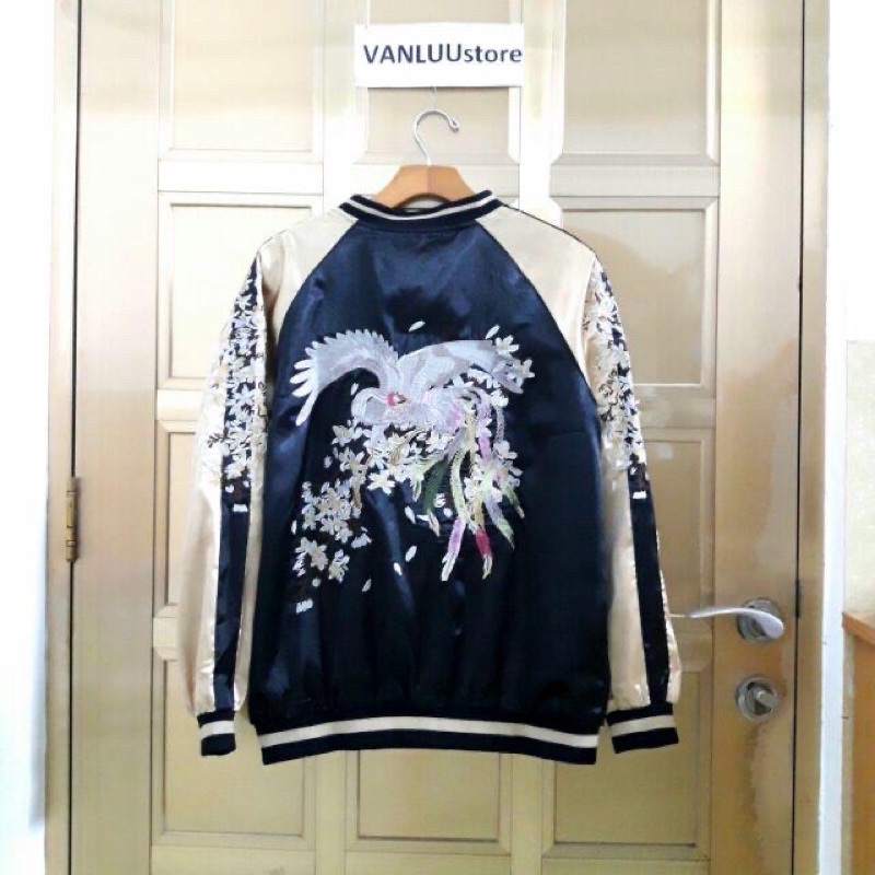 Siêu phẩm boomber thêu mặc được 2 mặt