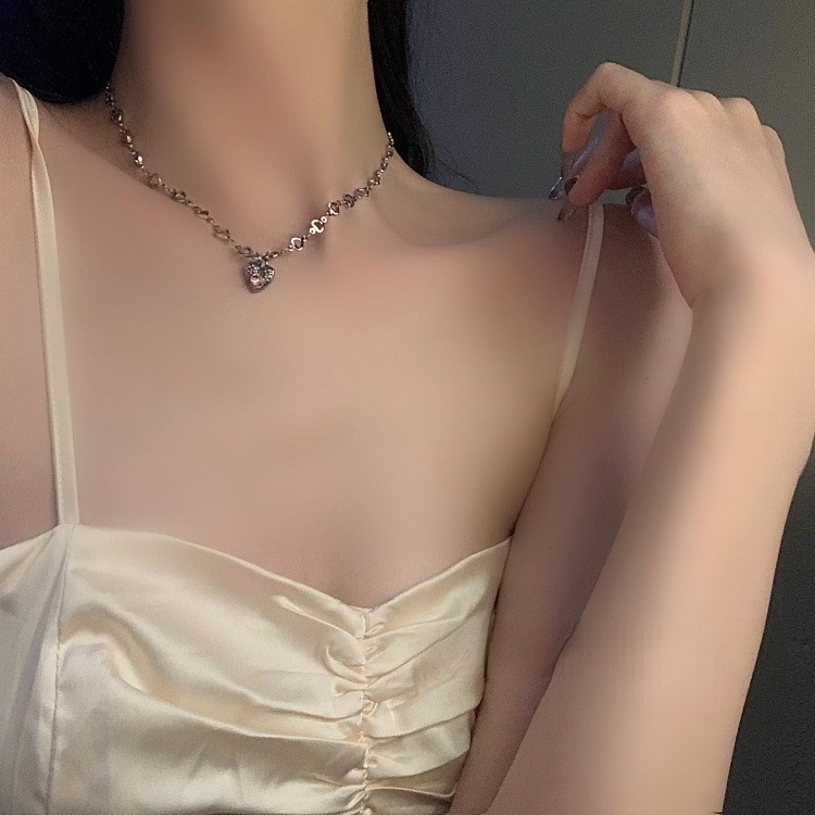 Vòng cổ đính đá quý sang trọng cho nữ