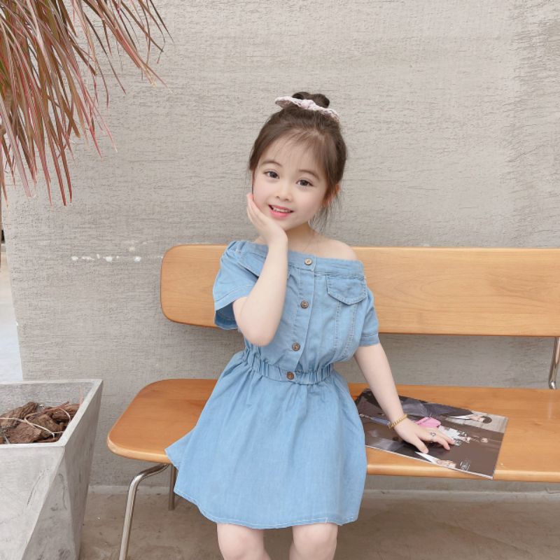 Set áo bẹt vai mix chân váy jean giấy cho bé