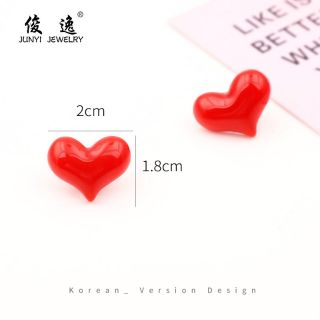 Cài áo trái tim đỏ xì tin
