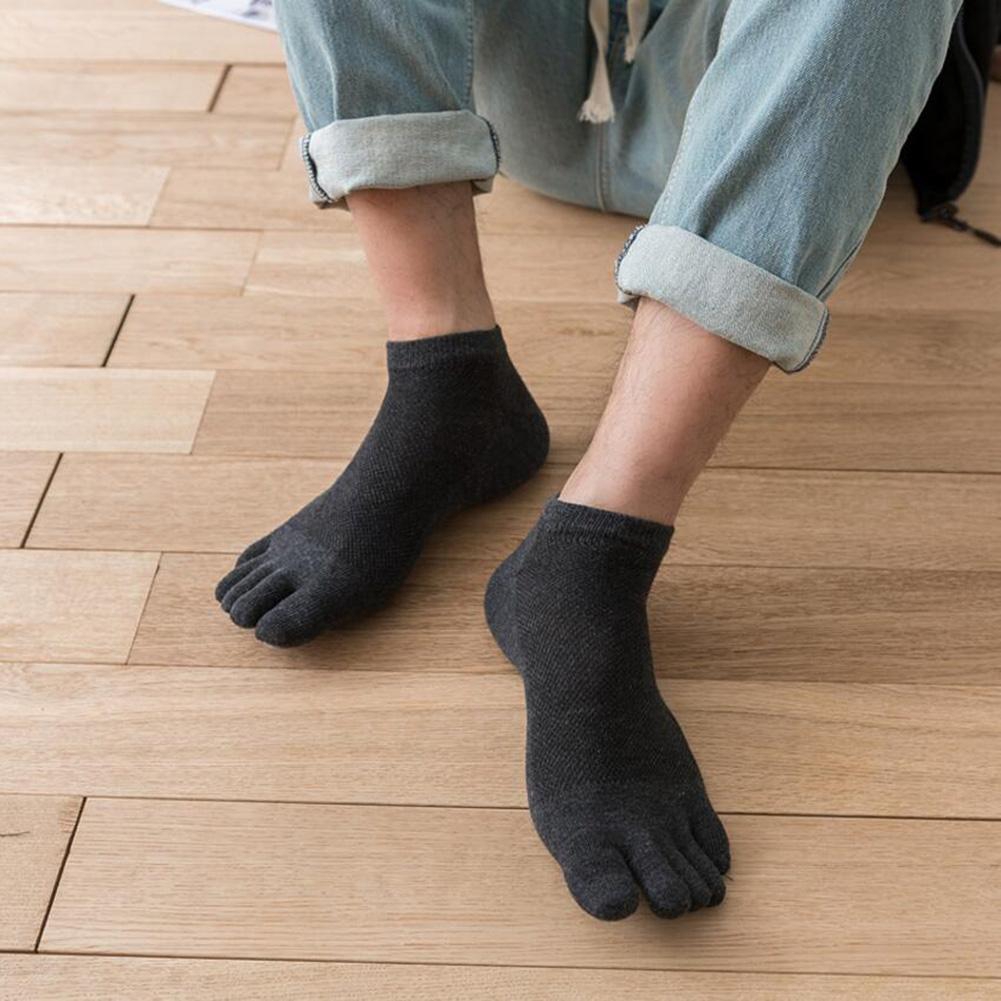 Vớ cotton xỏ ngón dạng trơn thoáng khí dành cho nam