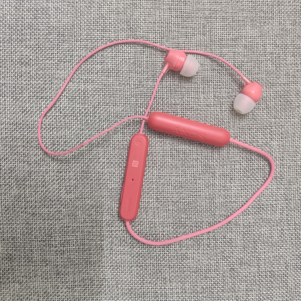 Puki shop / Tai nghe Bluetooth Sony wi-c300  like new tặng 1 đôi núm phụ sony