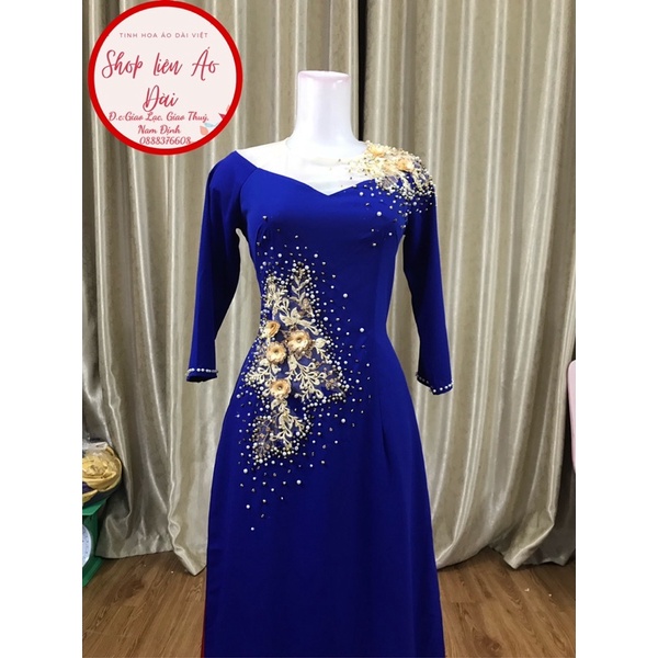 Áo dài xanh cô ban đính kết phối cổ von, thiết kế hoa phần ngực và eo sang cho mẹ | BigBuy360 - bigbuy360.vn