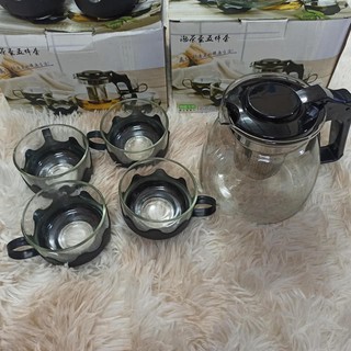 1 bộ ấm lọc trà kèm 4 cốc thủy tinh