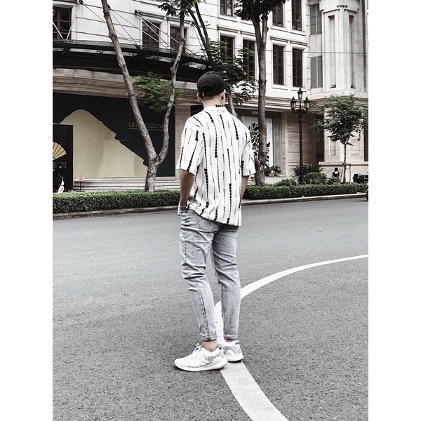 Áo sơmi cuban shirt , phom dáng oversize phù hợp cho cả nam và nữ với họa tiết trắng đen cực chất .