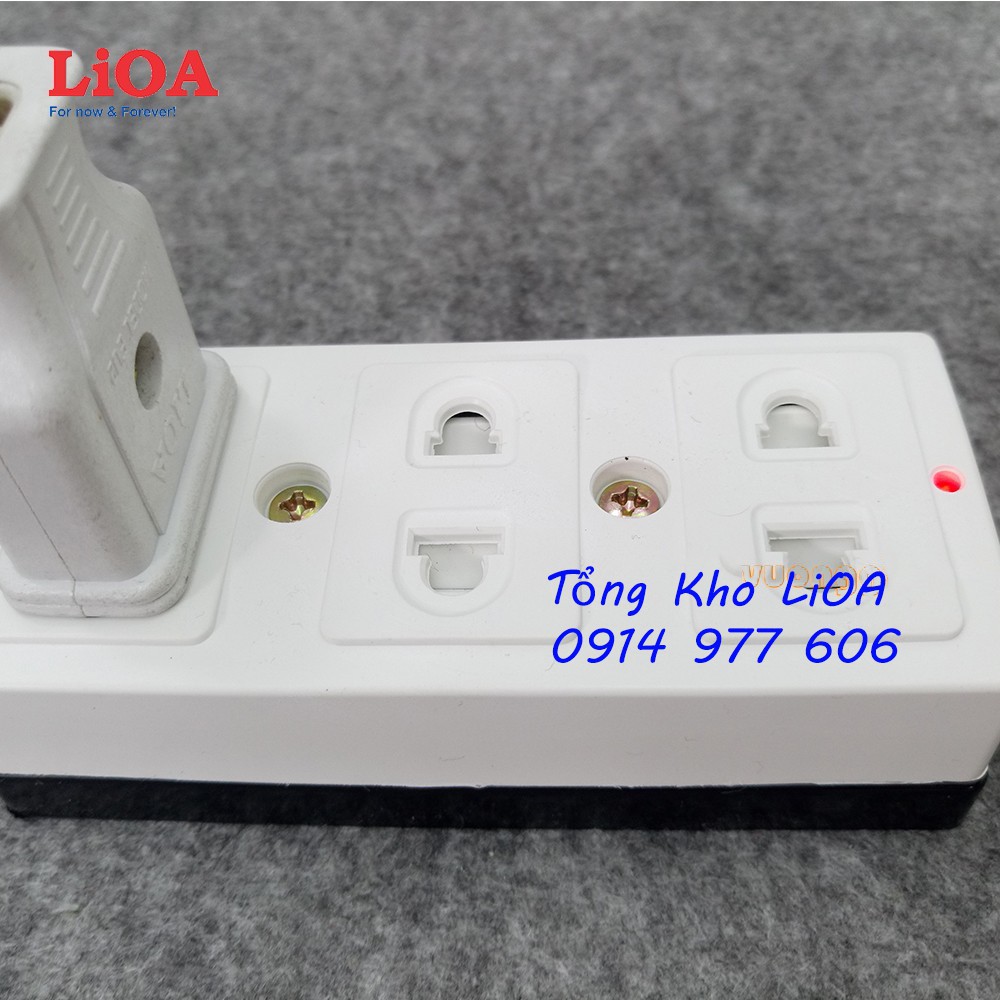 Ổ cắm ba 2 chấu LiOA lắp nổi có nắp che an toàn và đèn báo
