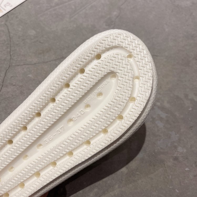Dép Bánh Mỳ Nữ Kiểu Dáng Sandal 2 Quai Mẫu Mới Đế 3 Phân D50