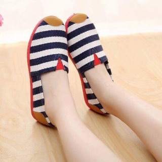Giày lười slip on kẻ