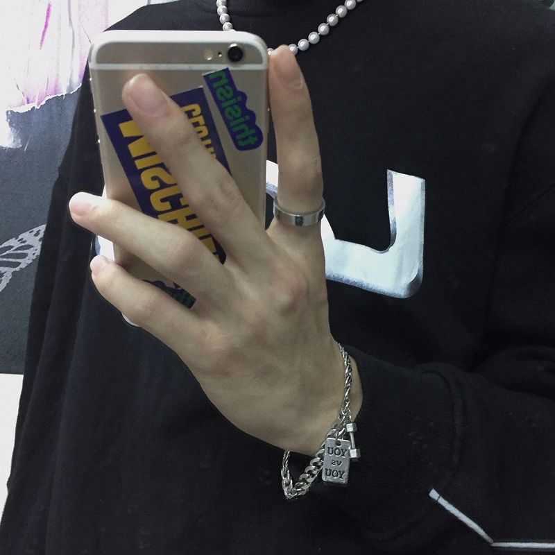 Vòng tay thiết kế mặt dây hình quả tạ và khắc chữ bằng thép titan thời trang