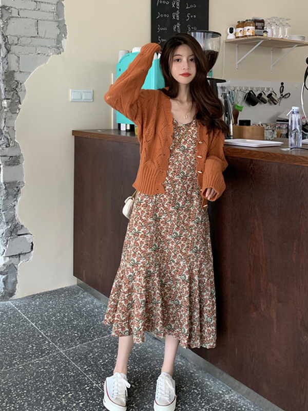 Váy nữ đuôi cá dáng dài 2021,đầm hai dây màu cherry hoa nhí cổ vuông kết hợp áo cardigan len trắng đen cao cấp Hàn Quốc | BigBuy360 - bigbuy360.vn