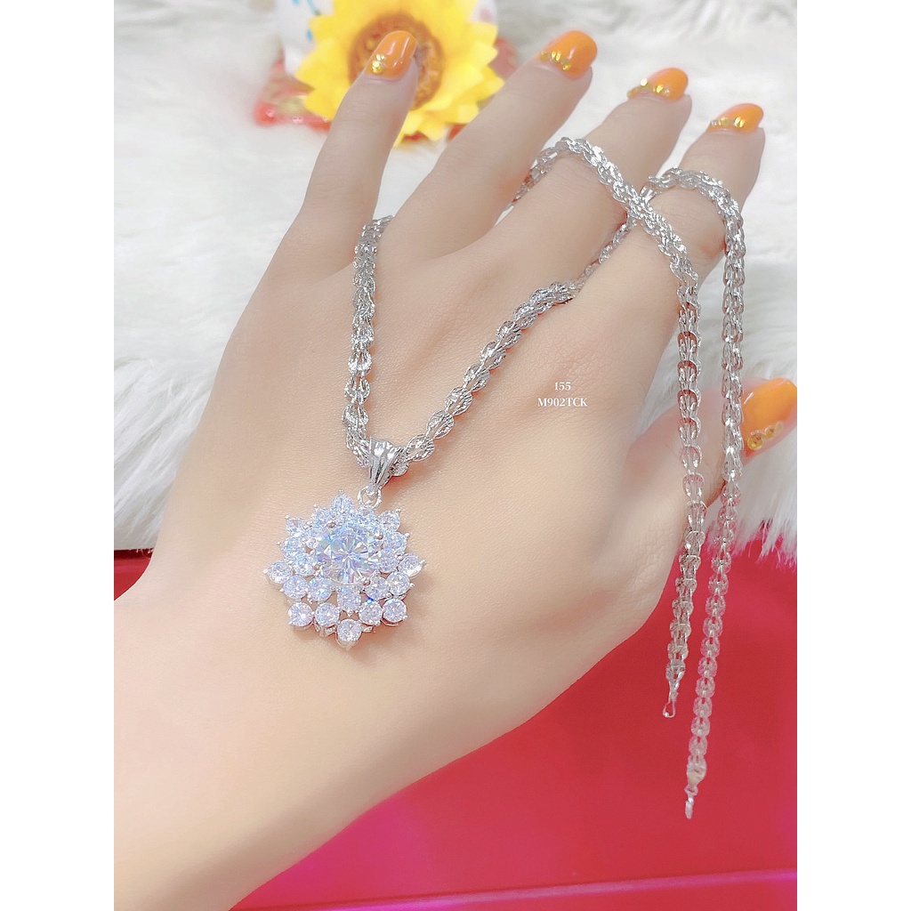 Mặt dây chuyền nữ UHA mạ vàng 18K kiểu dáng sang trọng M902