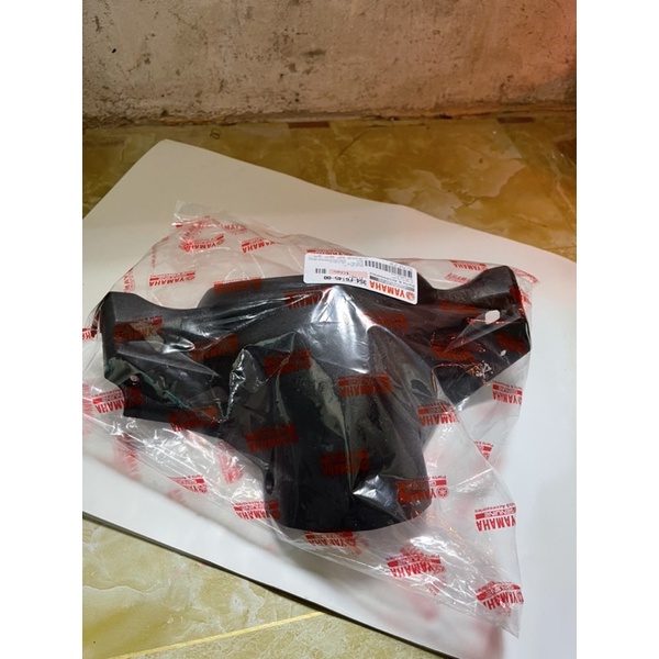 Bợ dưới bàn thờ xe máy sirius rc