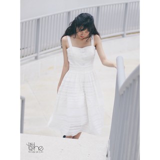 Đầm trắng hai dây dáng xoè