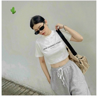 Áo croptop in chữ love yourself