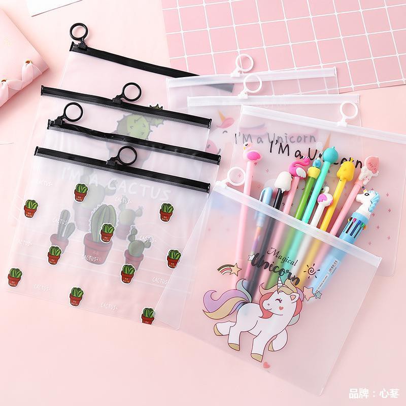 Túi đựng bút mĩ phẩm mini trong suốt hình kì lân dễ thương Taro Stationery