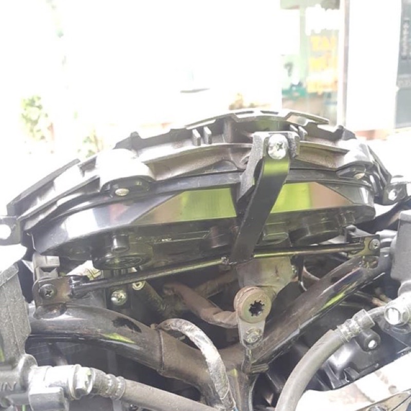 PÁT CHỐNG RUNG ĐẦU ĐÈN SH 2017 - 2019(sắt sơn tĩnh điện)