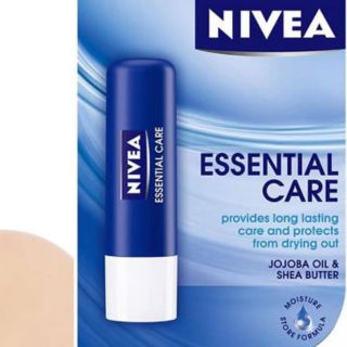 Dưỡng môi nivea (blackberry và peach)