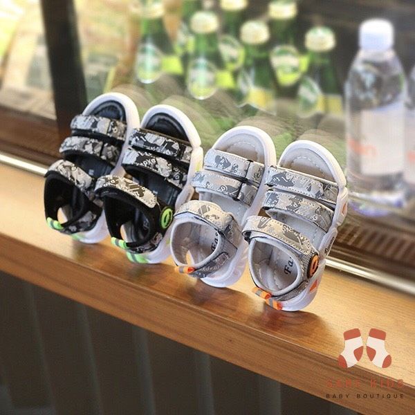 Sandal siêu nhẹ cho bé trai phối 3 quai cực lạ đế chống trơn trượt tốt phong cách Hàn Quốc mới nhất YN350