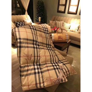 Chăn lông vũ Burberry