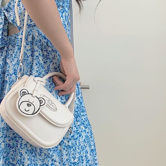 Túi đeo chéo màu trắng hình gấu siêu cute tặng kèm móc treo gấu